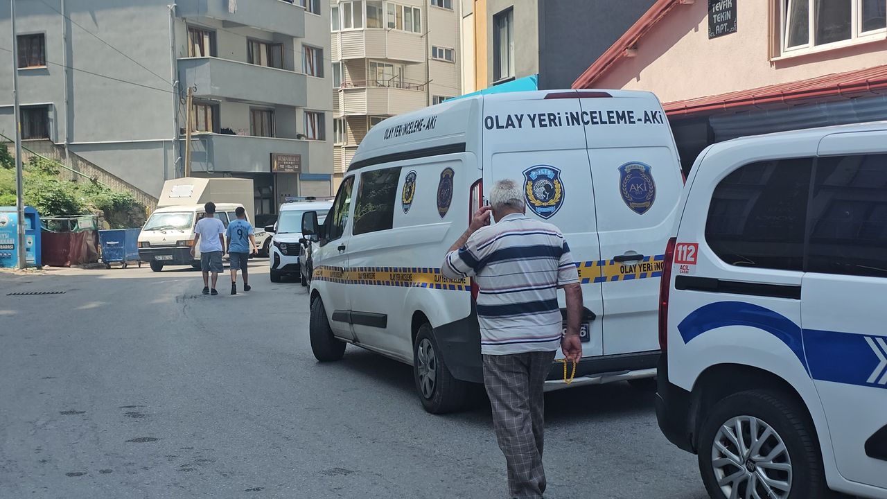 Odasında ölü bulundu