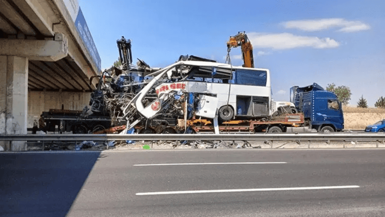 Midibüs‑Kamyon Çarpışması