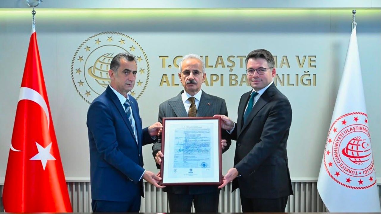 E5000 Yerli Lokomotif